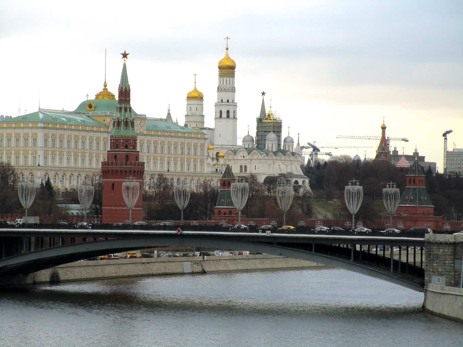 A Walk Along the Moskva River
