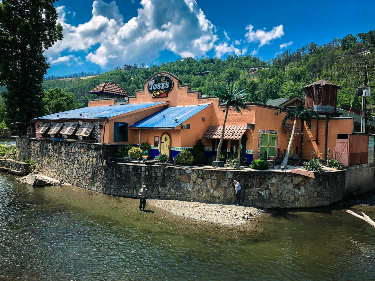 Secrets to the Best Food and Booze in Gatlinburg - Vacation Geeks